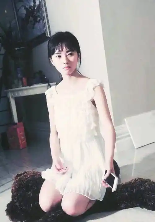 鞠婧祎出道前最清纯的五张照片,看过图四算我输,全看过才是忠实粉