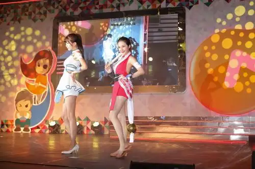 you物公馆桂晶晶获2014acg香港电玩超模大奖组图