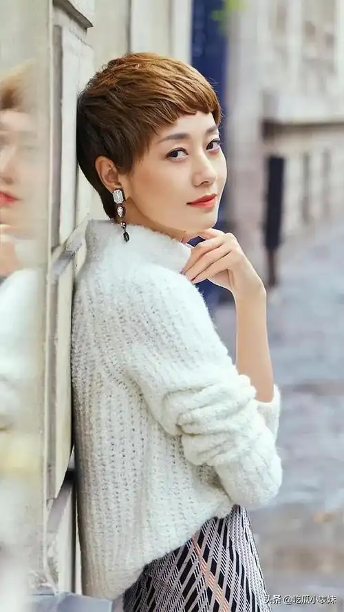 马伊琍短发美女清爽干练