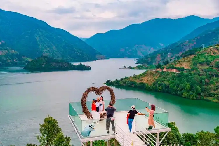 国庆黄金周催生旅游新模式盐边文旅魅力逐步提升