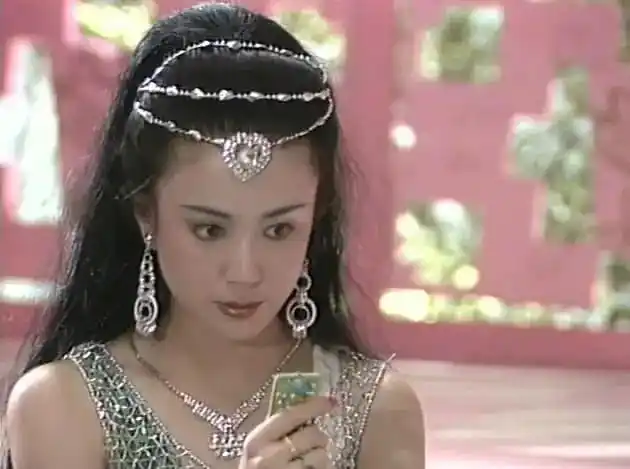 其中"苏妲己"的扮演者傅艺伟罕见露面,引发网络热议