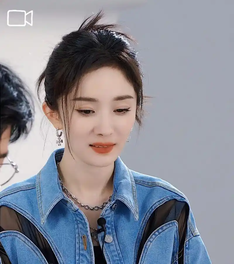 杨幂笑起来好温柔好漂亮啊!