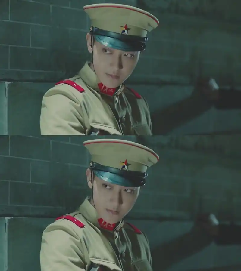 黄子韬是一个适合军装的汉子,背直板正,眉宇间也有军人的硬气,就问