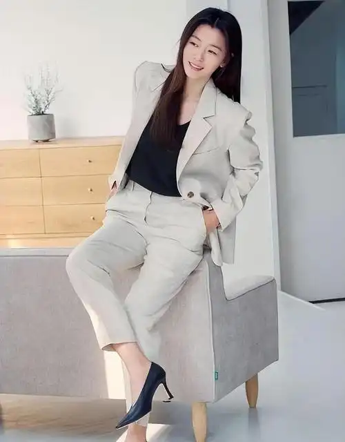 全智贤的时尚之道:简约,百搭,大胆尝试