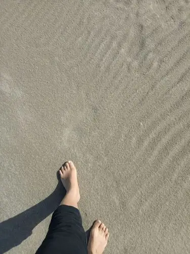 光脚丫走路好舒服