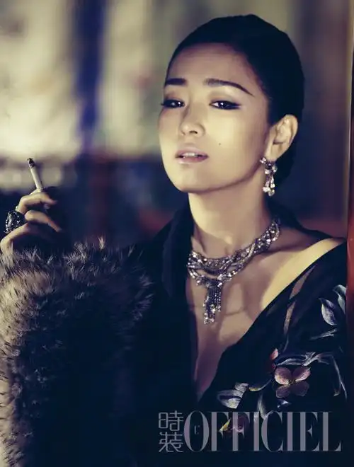 p>巩俐(gong li),1965年12月31日出生于中国辽宁省沈阳市,祖籍山东省