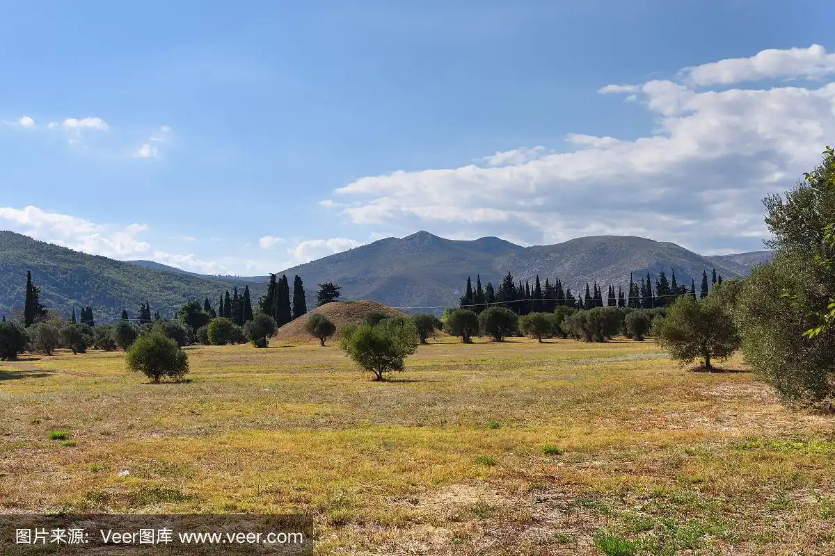 在马拉松战役的平原上的坟堆