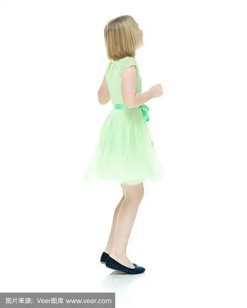 小女孩的侧视图