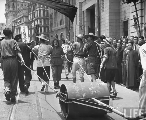 1947年7月21日,上海.市民游行反对共**产**主***义者抢占满洲.