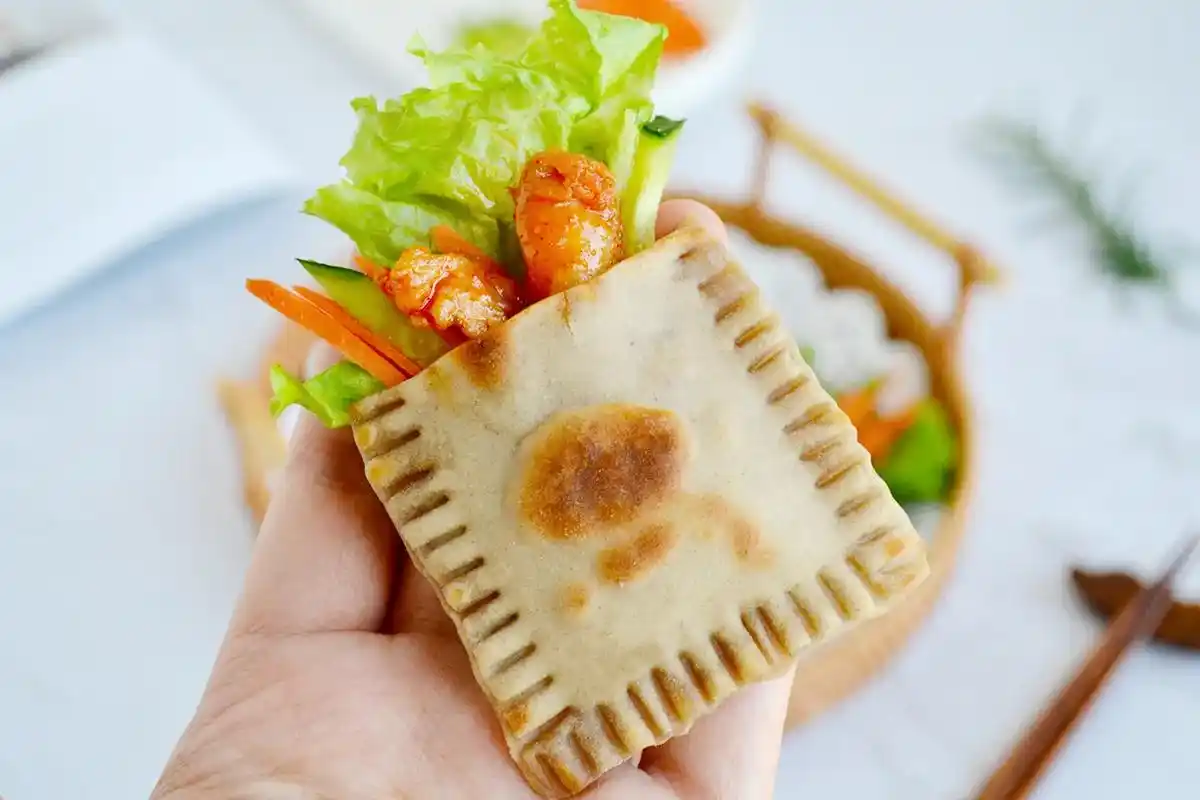 不需要揉面就能做,小学生最爱的早餐.奥尔良鸡柳口袋饼不需要 - 抖音