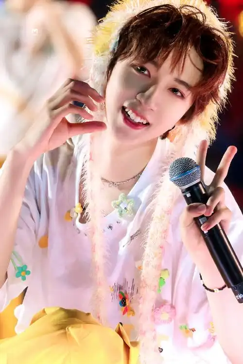 贺峻霖浪漫绿海##时代少年团楼间楼演唱会