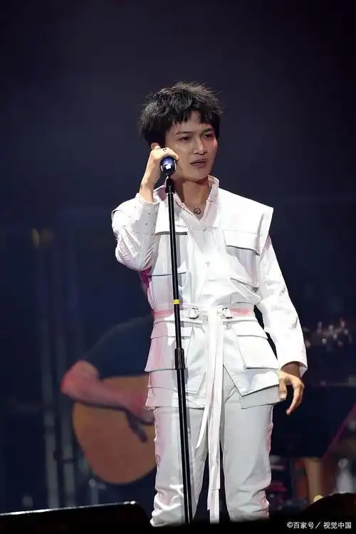 周深留学基辅音乐学院的故事:从中国好声音走出的"歌神"