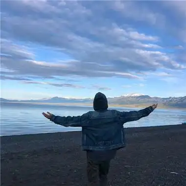 充满魅力且复古的男生头像