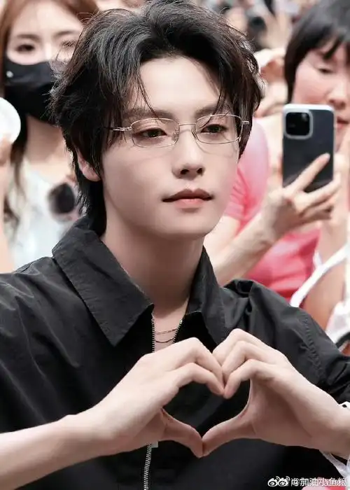 线条##向全世界安利肖宇梁#祝愿帅气可爱真诚善良的肖宇梁再无坎坷!