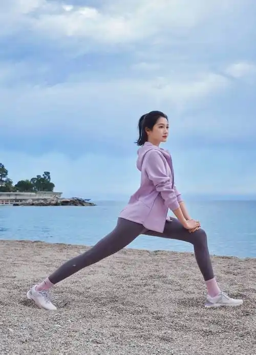 关晓彤晒海边跑步照,身材苗条,保持却不易,背后付出辛劳_锻炼_照片