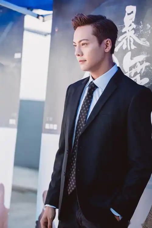 陈伟霆《风暴舞》杀青!