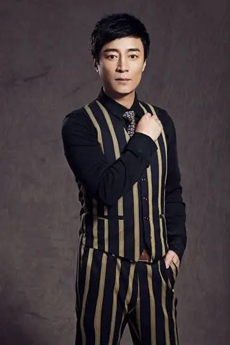 何中华儒雅写真曝光 大展都市精英风范(图)