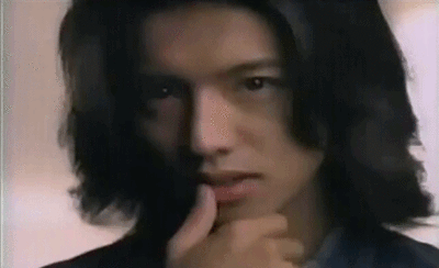 比如,木村拓哉:其实这种m字头的发型,在90年代的男明星里面非常风靡