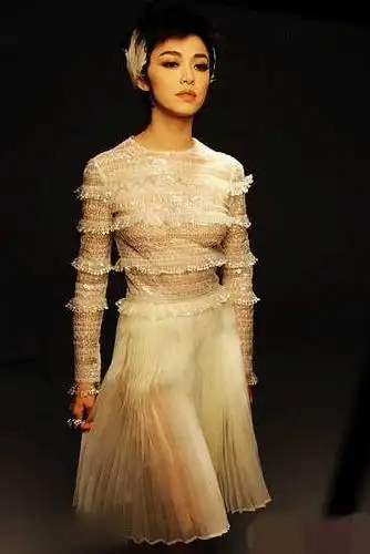 豪放女星真空凸点上阵 大玩真空诱惑