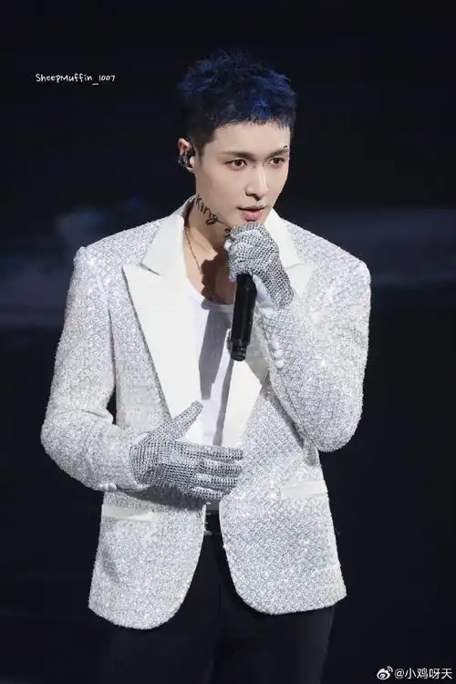 张艺兴帅成这样啊啊啊!