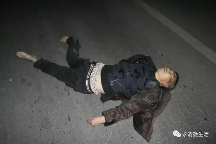 廊霸线当场死亡,急寻家属!