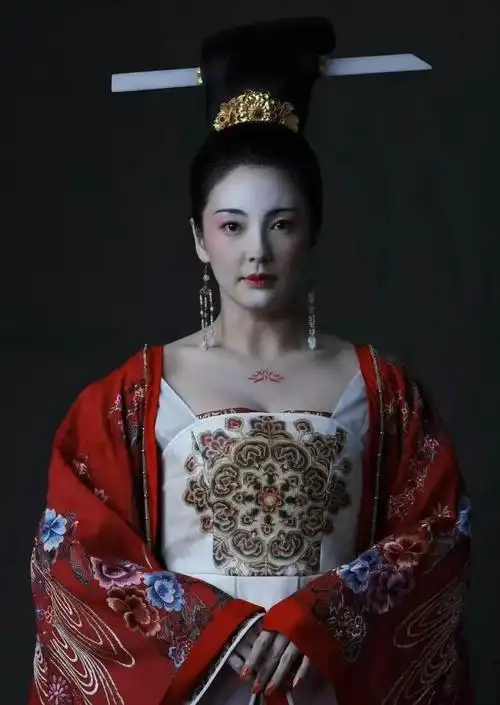 张雨绮古装额饰妆造,究竟是怎么一回事?