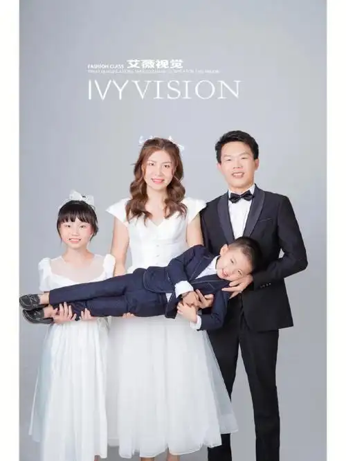 全家福经典一家四口西装婚纱全家福