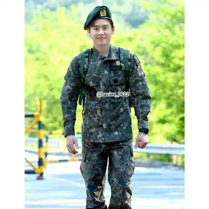[李钟硕][分享]190408 自己动手丰衣足食!差点就以为是真的军装硕了