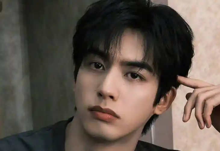 出道八年只演过一次配角,宋威龙资源这么好,为什么要解约?