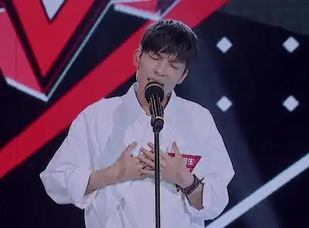 "快男"黄榕生悠扬开嗓《creep》