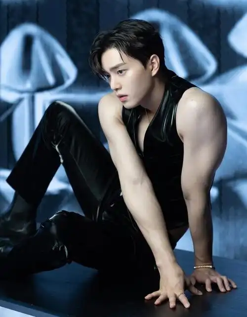 韩星宋江近况照曝光初恋脸爆肌手臂超反差网惊金刚芭比