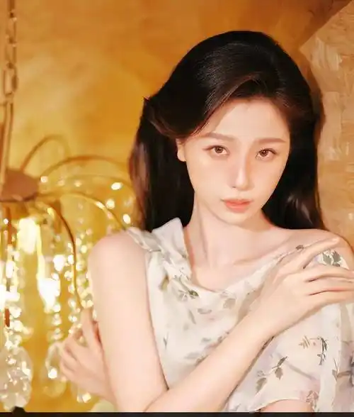 虞书欣春日慵懒大片,变身油画少女,淑女范十足!_都市_高度_时候