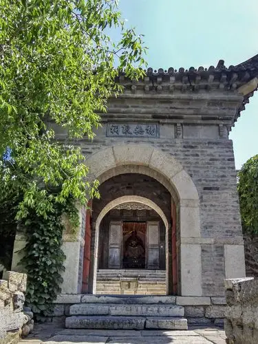 位于卧龙堡民俗文化区的杨无敌祠