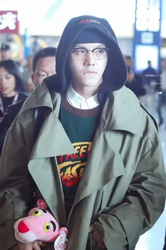 【陈伟霆 william chan】171215 昆明 机场 接机 1200 x 1800 px