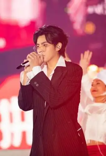 吴亦凡湖南卫视跨年晚会图片418
