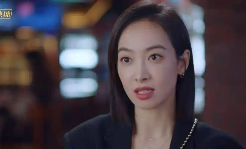 宋茜在新剧里演翻译专家,职场戏悬浮,跟陈星旭的爱情线太俗套_翻译官