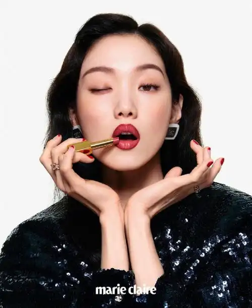 李圣经marieclairekorea七月美妆画报