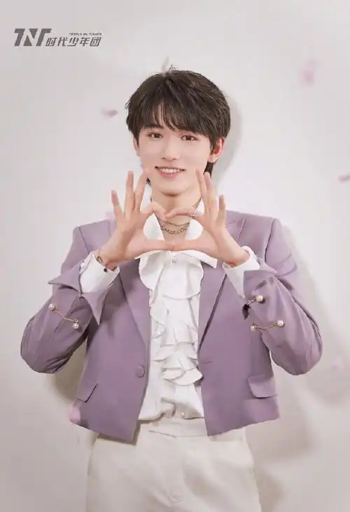 宋亚轩比心好甜#宋亚轩花式比心小合集!