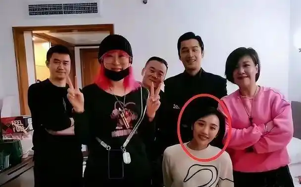 带妻进组?胡歌老婆出演《繁花》,看清五官之后,气质不输女明星