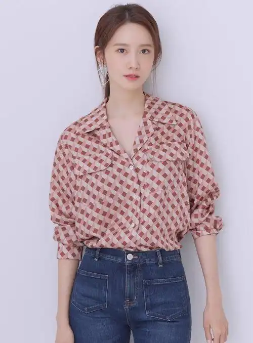 原创林允儿桃色衬衫配蜜桃妆容,夏日气息满满,清甜时尚真女神