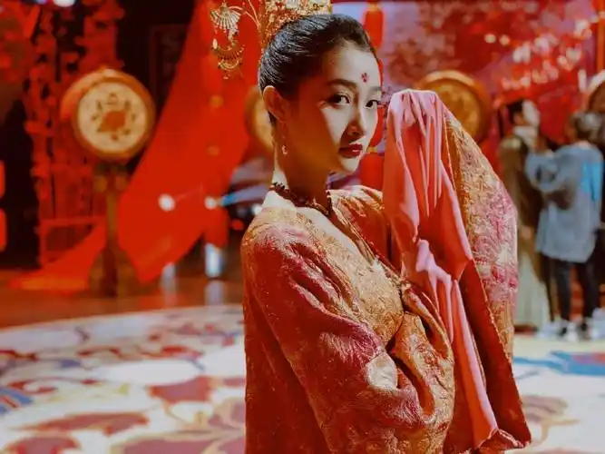 关晓彤王牌水袖舞全记录#关晓彤的古装造型真的太美了!