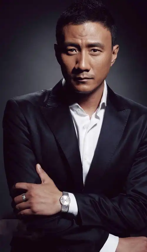 演员胡军酒中知己情定罗马清贫的日子有爱飞翔