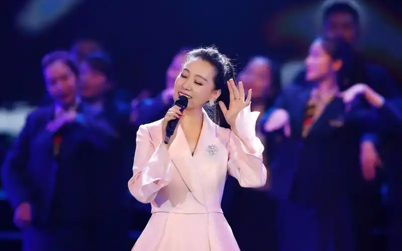 军旅歌手谭晶简介(谭晶丈夫邓中翰)