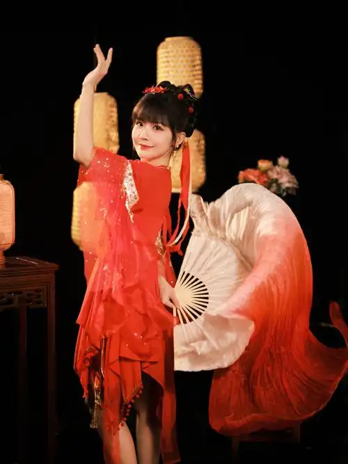 赖美云带你穿越古今95今晚锁定20:00@抖音直播看中式唯美《红昭愿》