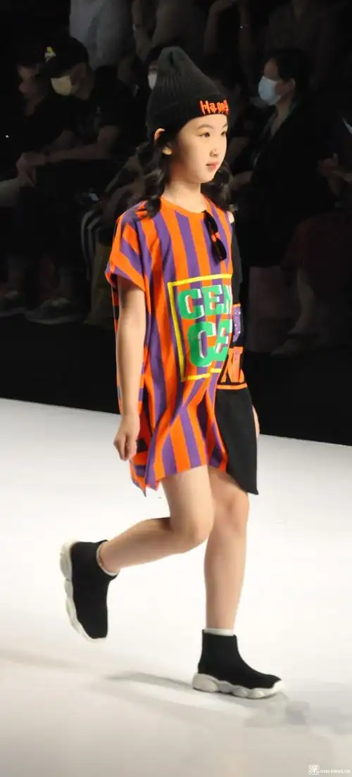 儿童装时装秀致敬儿童节