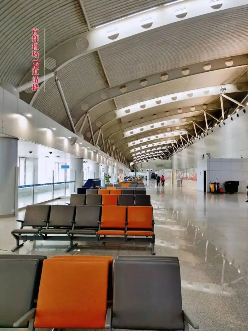 随手拍 | 首都机场t2航站楼 清明当天出差去深圳,好久不坐飞机了,走的