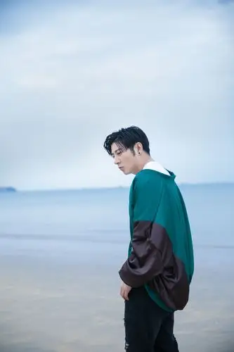 新晋导演高晓攀海边写真曝光自在奔跑画风清新