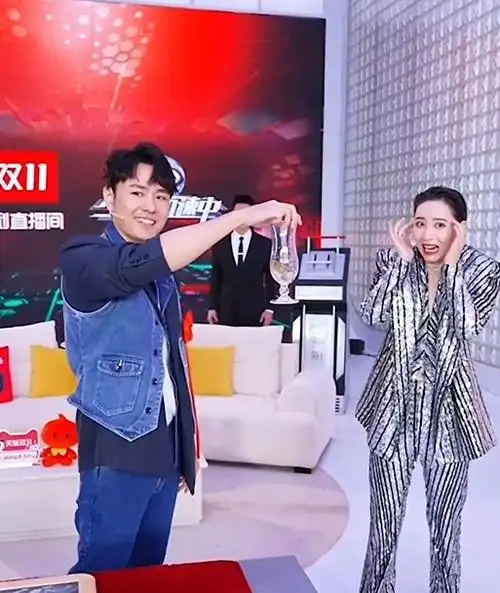 邓男子魔术吓到李斯丹妮