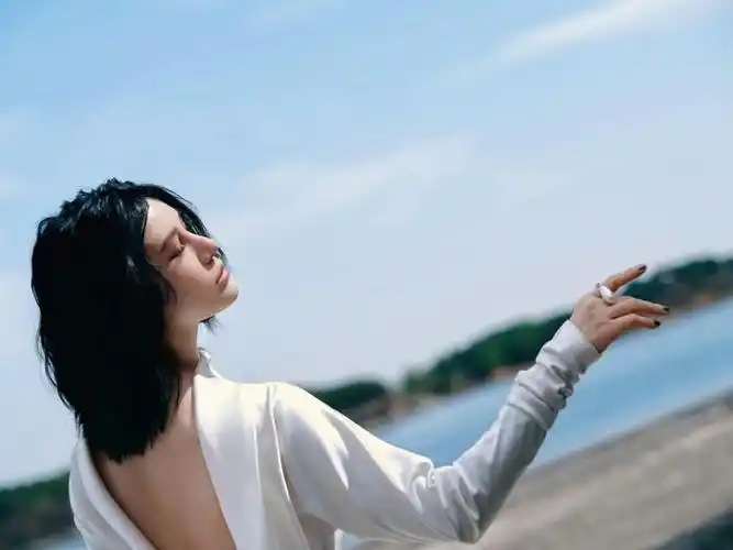 尚雯婕这样的一袭白衣也太有高级感了