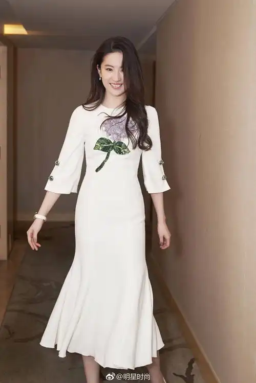 3559#秋新明星刘亦菲同款刺绣亮片花朵修身鱼尾裙中长款连衣裙女